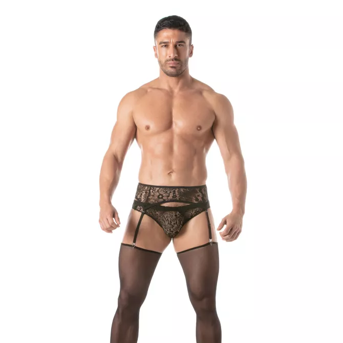 Homme portant un Porte-Jarretelles en Dentelle Noir De TOF Paris