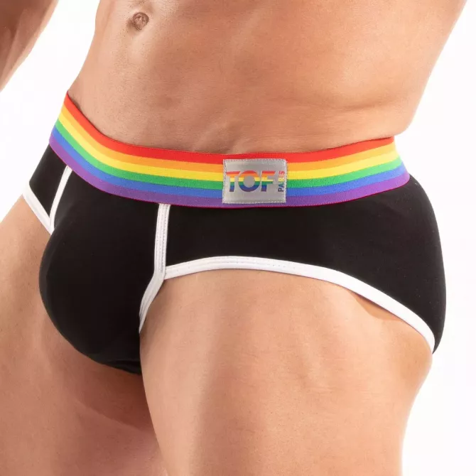 Le Slip Pride Noir Avec Une Ceinture Elastique De Couleur Arc En Ciel