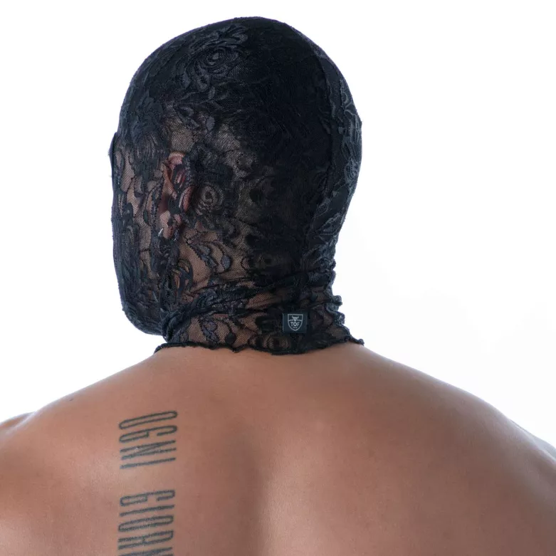 La cagoule en dentelle fluide noir de dos