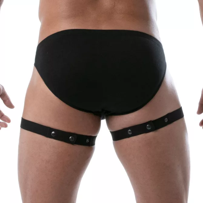 slip noir et harnais de cuisse de dos