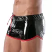 short pour homme en vinyl noir et rouge de profil vu de près
